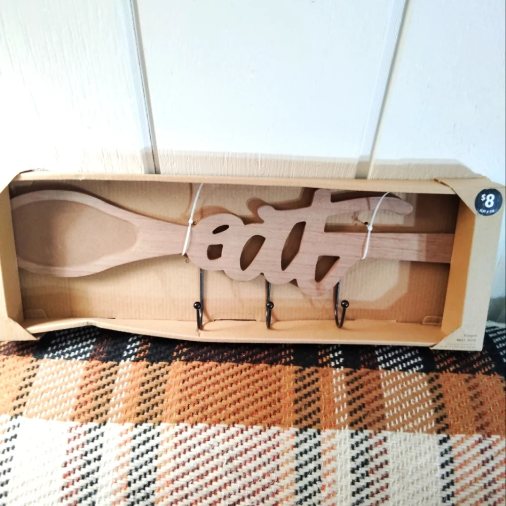 BUNDLE OF 2!! Wooden 'Eat' and 'Home' Wall Decor Set. NEW!!